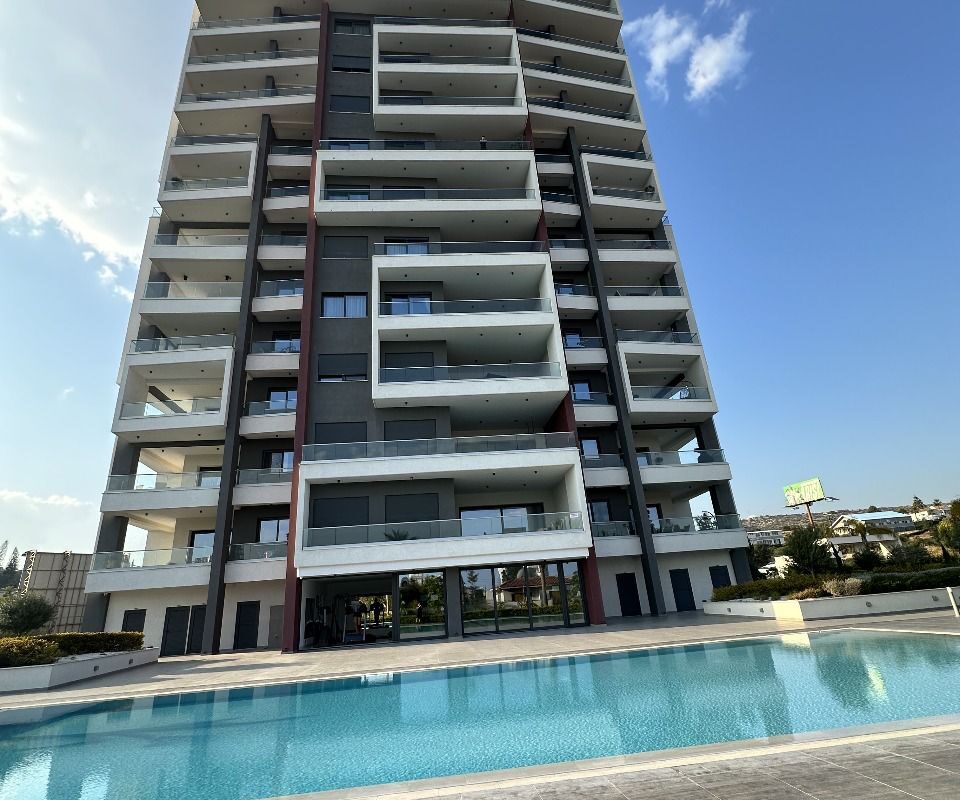 Modern 2 Bedroom Apartment with Pool and Gym