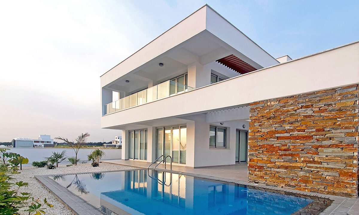 Modern 4 Bedroom Seaside Villa