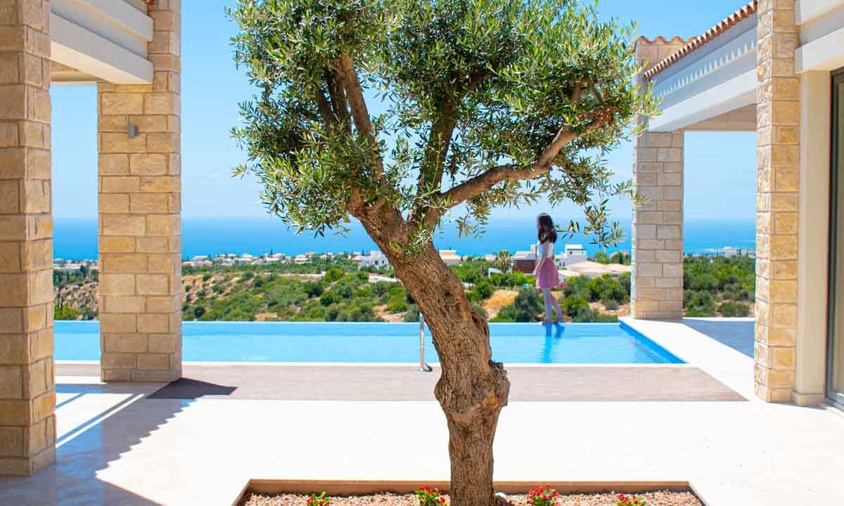 3 Bedroom Villa near Kouklia Paphos – representative covered terrace and pool